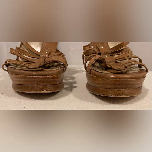 STUART WEITZMAN Brown Leather
Ankle Strap Platform Sandals Size 8
buckle heels - Picture 3 of 16